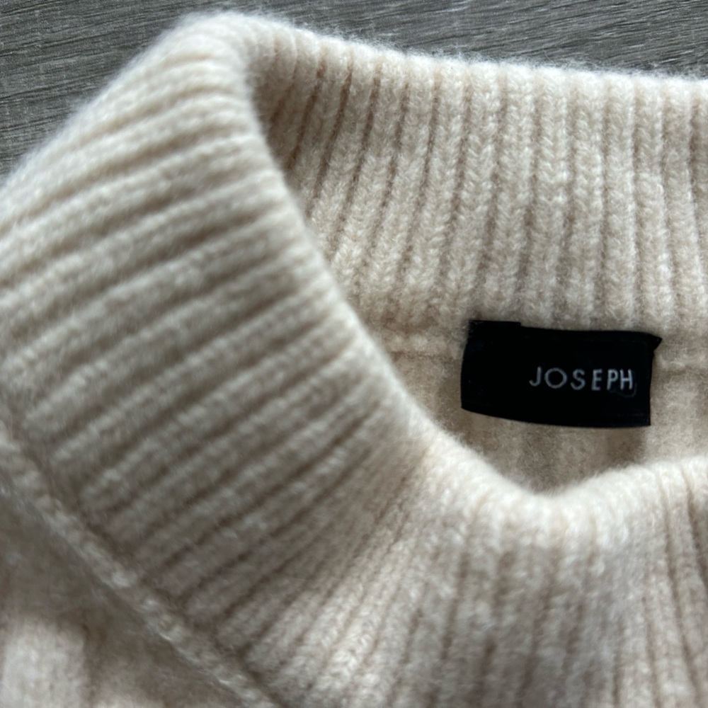 Joseph Ribbed Wool Button-Up Cardigan Sweater - Size M - Picture 3 of 8